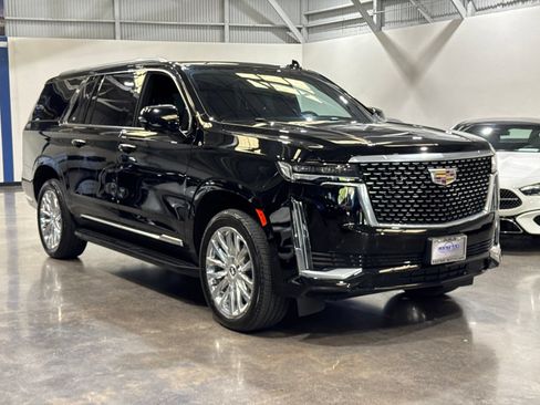 Used 2024 Cadillac Escalade ESV Premium Luxury AWD/4WD image 4