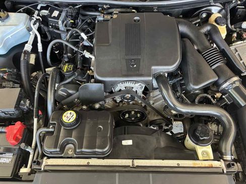 Used 2009 Lincoln Town Car Signature Limited image 24