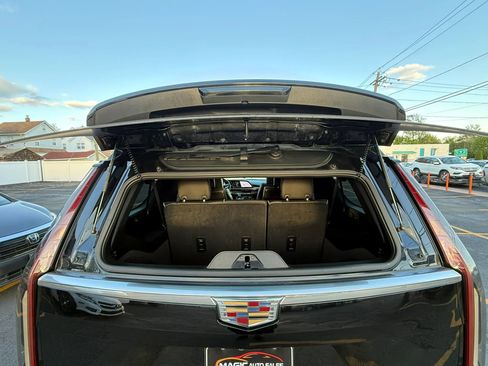 Used 2023 Cadillac Escalade ESV Premium Luxury image 12