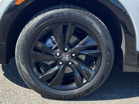 Certified 2024 Buick Encore GX Sport Touring AWD/4WD image 10