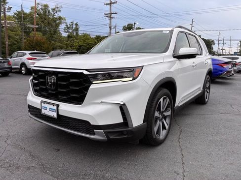 Used 2023 Honda Pilot Elite image 3