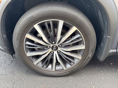 Used 2023 INFINITI QX60 Sensory w/ Cargo Package image 12