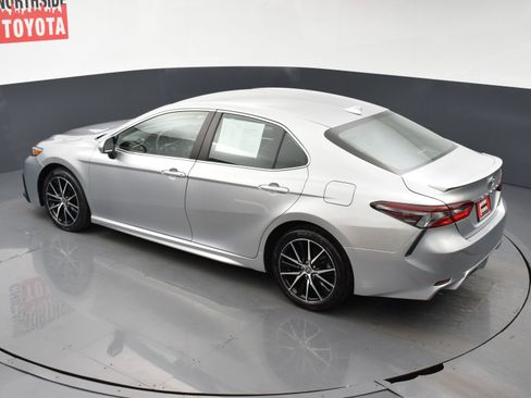 Used 2024 Toyota Camry SE image 18