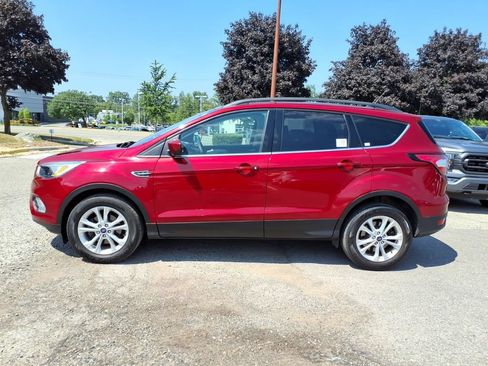 Used 2018 Ford Escape SE w/ SE Sync 3 Package FWD image 2