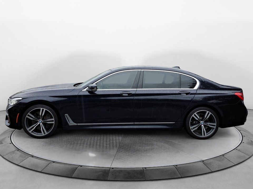 Used 2016 BMW 750i RWD image 4