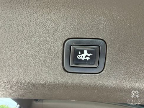 Used 2023 Chevrolet Suburban LT RWD image 27