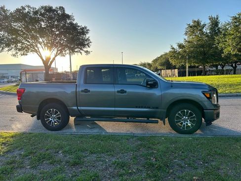 Used 2018 Nissan Titan SV w/ SV Convenience Package RWD image 7