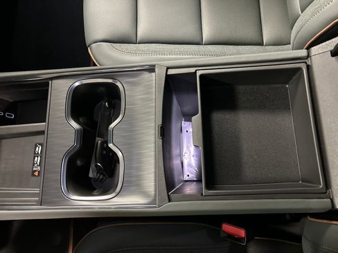 New 2026 GMC Acadia AT4 w/ Luxury Package AWD/4WD image 19