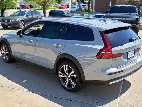 New 2026 Volvo V60 B5 Cross Country Plus w/ Climate Package AWD/4WD image 7