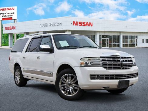 Used 2010 Lincoln Navigator L 2WD image 1