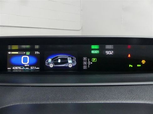 Used 2022 Toyota Prius FWD image 31