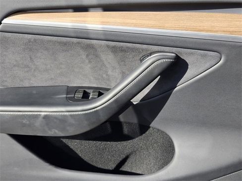 Used 2024 Tesla Model Y Long Range image 25