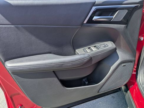 Used 2025 Mitsubishi Outlander SE FWD image 15