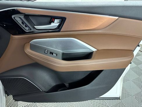 Certified 2025 Acura MDX w/ Technology Package FWD image 9