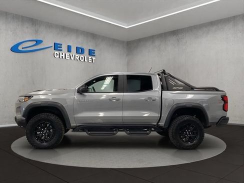 Used 2025 Chevrolet Colorado ZR2 w/ Midnight Edition AWD/4WD image 11