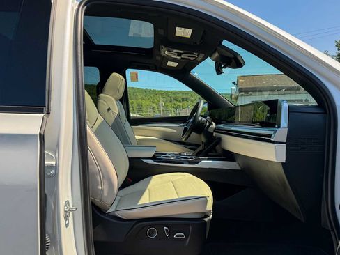 Used 2025 Cadillac Escalade Sport w/ LPO, ONYX Package AWD/4WD image 9