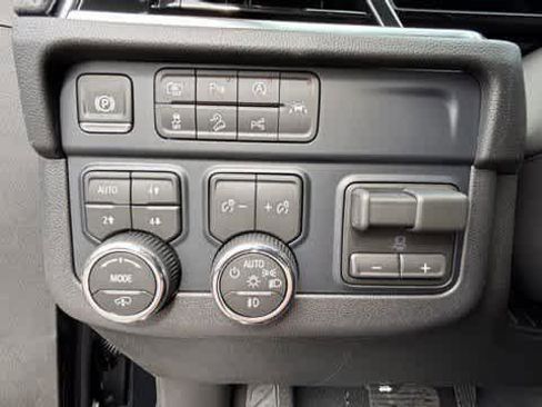 New 2026 Chevrolet Suburban High Country AWD/4WD image 10