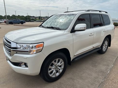 Used 2018 Toyota Land Cruiser AWD/4WD image 3