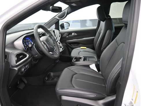 New 2027 Chrysler Pacifica Select FWD image 10
