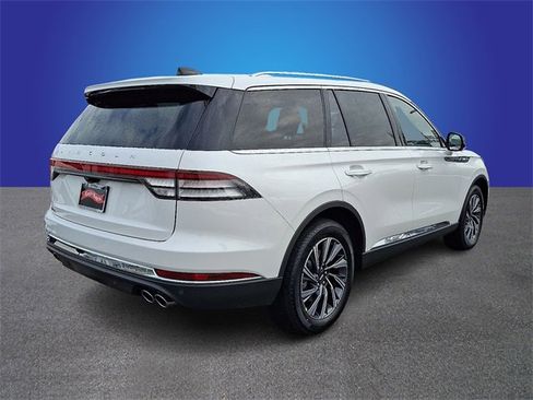 New 2026 Lincoln Aviator Premiere image 3