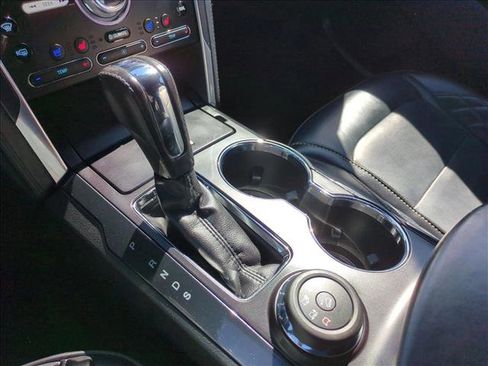 Used 2017 Ford Explorer Platinum image 12