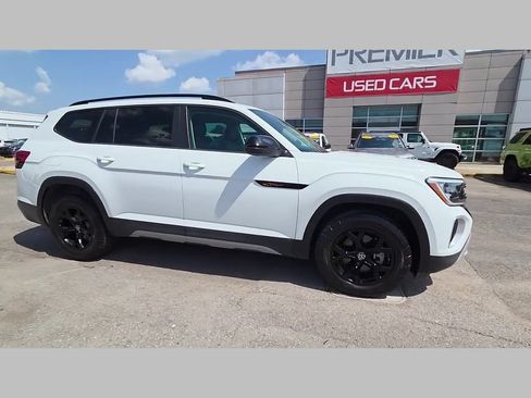 Used 2024 Volkswagen Atlas Peak Edition SE AWD/4WD image 39