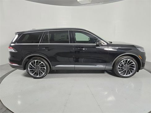 New 2026 Lincoln Aviator Reserve w/ Illumination Package image 3