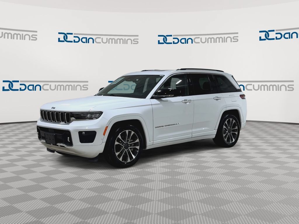 Used 2022 Jeep Grand Cherokee Overland w/ Luxury Tech Group IV AWD/4WD image 4