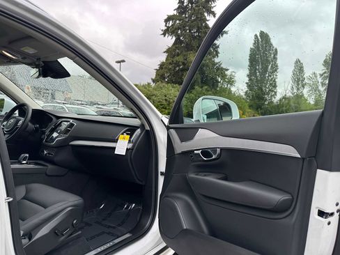 Used 2025 Volvo XC90 B5 Core image 11