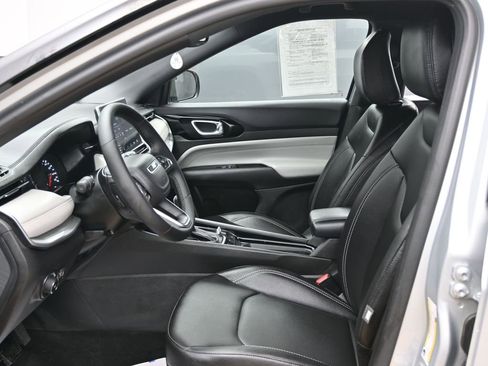 Used 2026 Jeep Compass Limited image 25