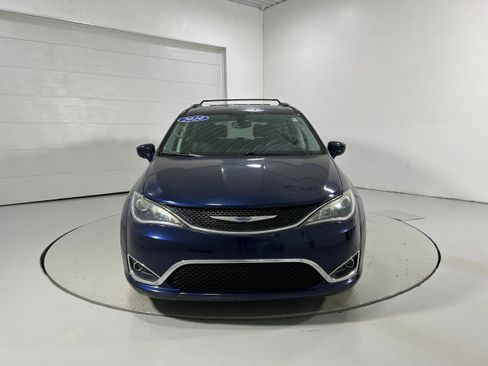 Used 2020 Chrysler Pacifica Touring-L w/ Tire & Wheel Group image 18