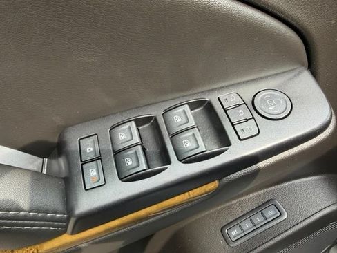 Used 2017 GMC Yukon Denali AWD/4WD image 10