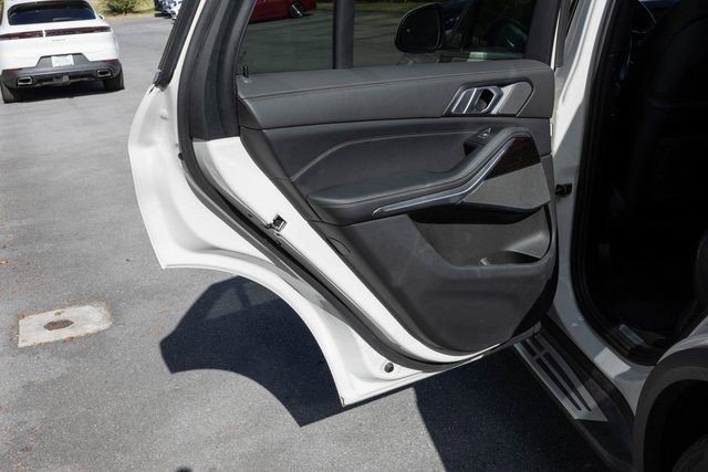 Used 2024 BMW X5 xDrive50e AWD/4WD image 12
