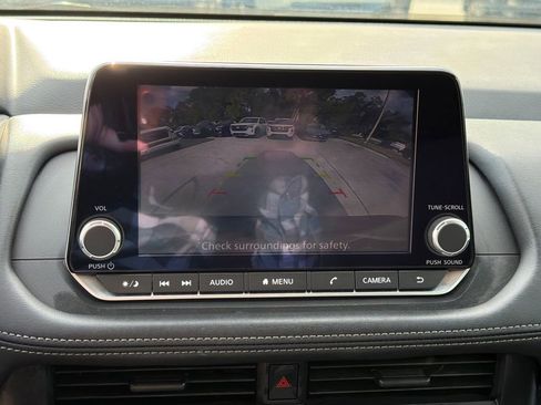 Used 2024 Nissan Rogue S FWD image 25