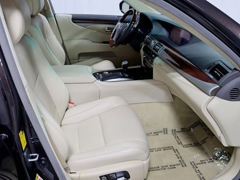 Used 2013 Lexus LS 460 AWD w/ Ultra Luxury Pkg image 31