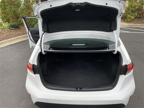 Used 2025 Toyota Corolla LE image 32