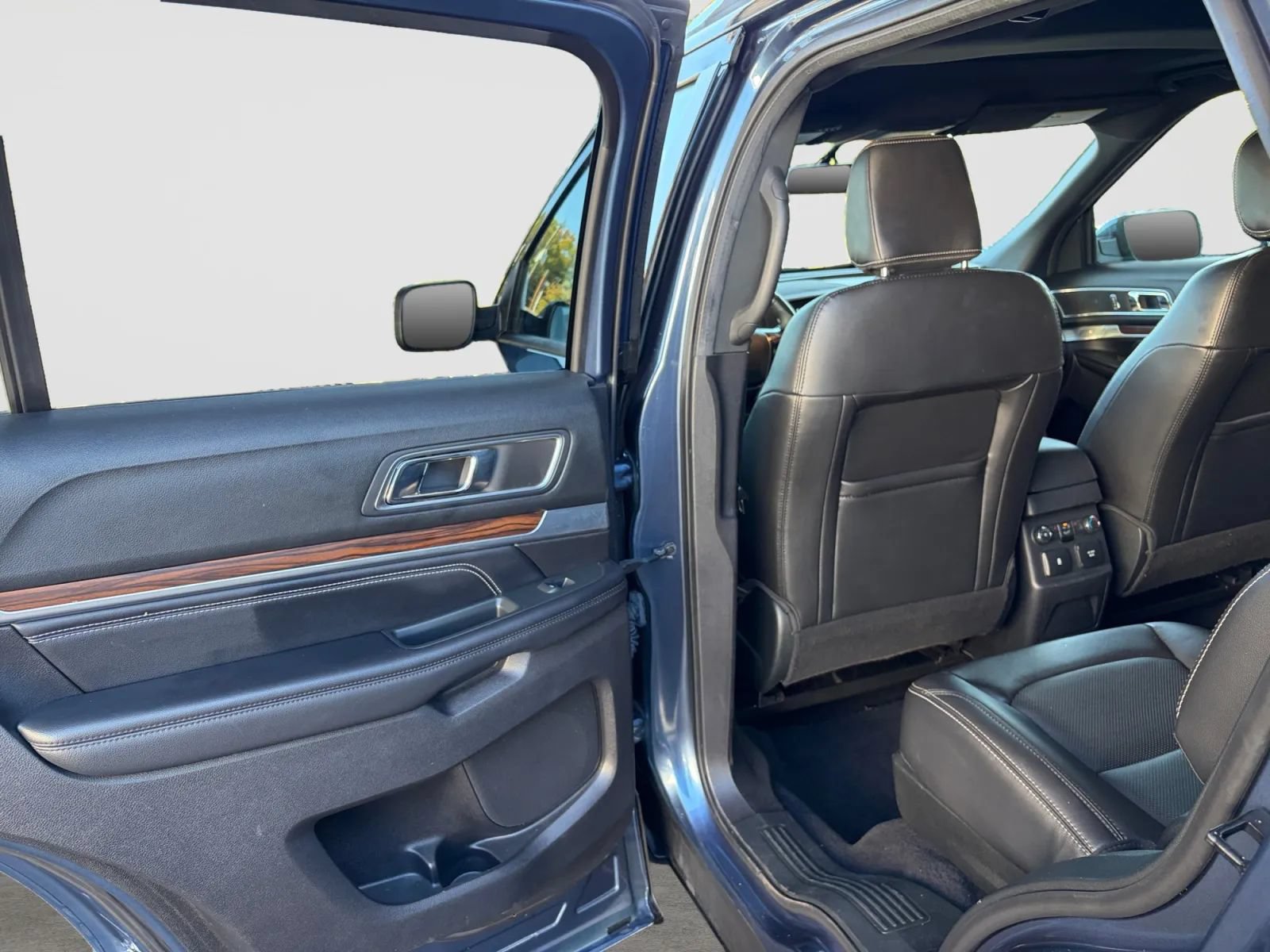 Used 2018 Ford Explorer Limited AWD/4WD image 14