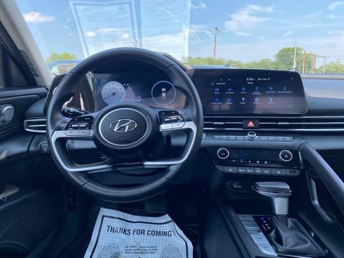 Certified 2023 Hyundai Elantra Limited w/ Winter Weather Package FWD image 10