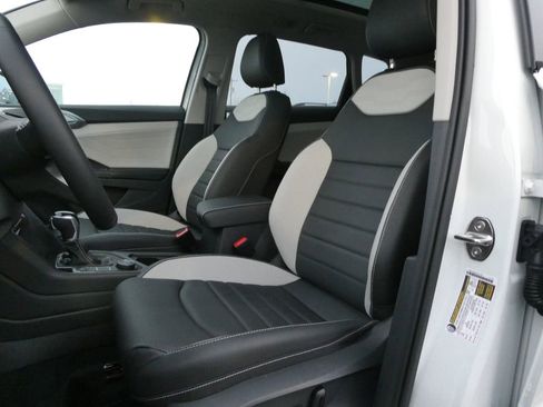 New 2026 Volkswagen Taos SEL AWD/4WD image 9