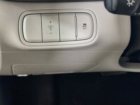 Used 2025 Hyundai Venue SEL FWD image 16