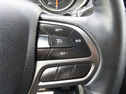 Used 2019 Jeep Cherokee Limited AWD/4WD image 23