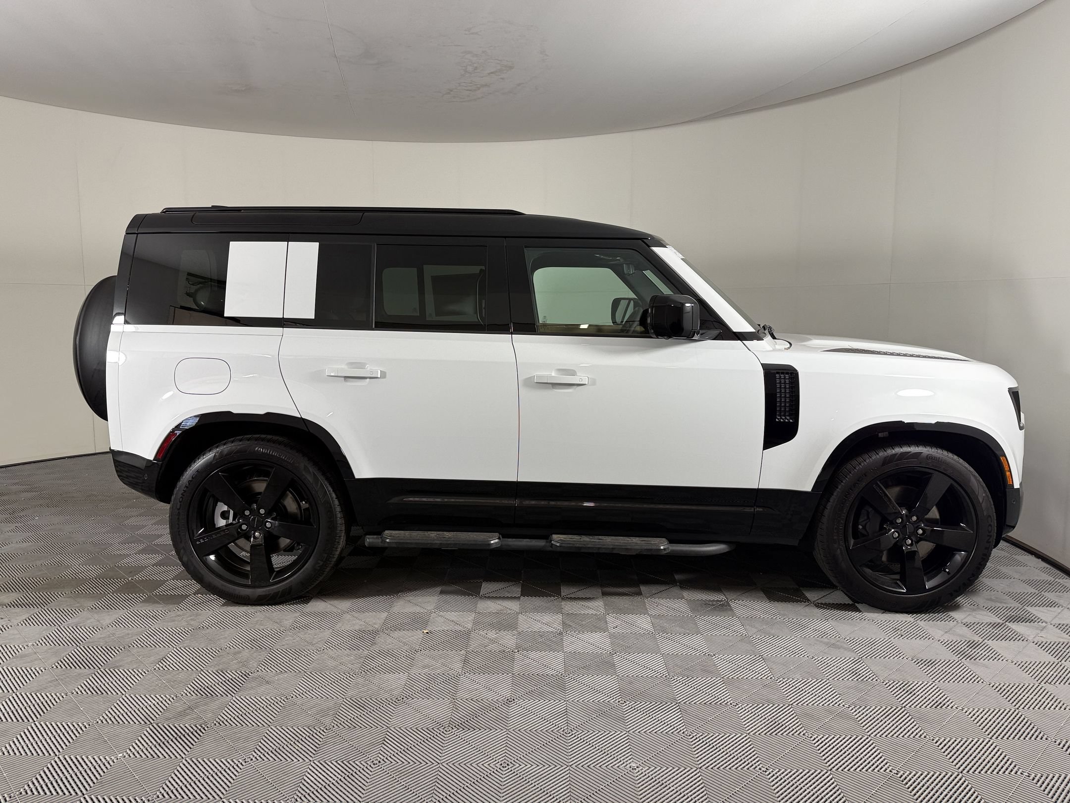 Used 2025 Land Rover Defender 110 S AWD/4WD image 8