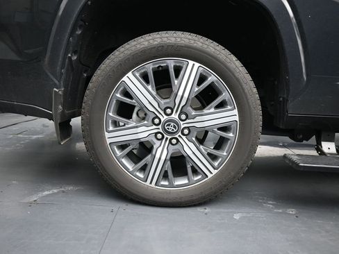 Used 2025 Toyota Sequoia Capstone image 10