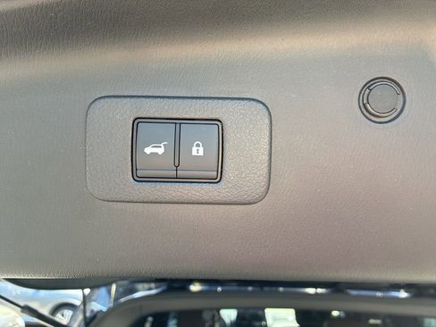 Used 2023 Nissan Armada Platinum w/ Captain's Chairs Package AWD/4WD image 15