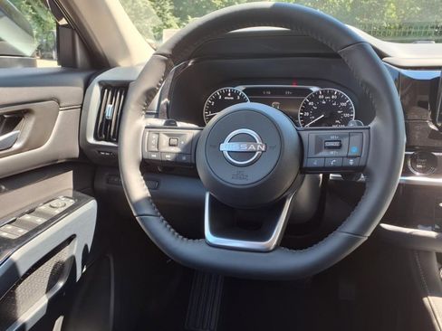 New 2025 Nissan Pathfinder SL image 11