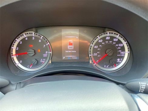 Used 2020 Toyota Highlander L w/ Phone Cable & Charge Package image 17