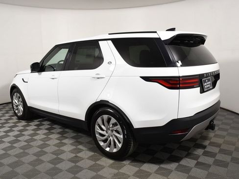 New 2026 Land Rover Discovery S image 3