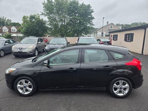 Used 2014 Ford Focus SE w/ SE Winter Package FWD image 9