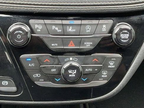 Used 2018 Chrysler Pacifica Limited w/ Advanced Safetytec Group image 42