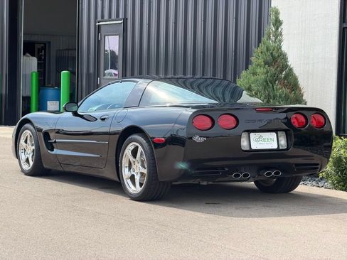 Used 2004 Chevrolet Corvette Coupe w/ Preferred Equipment Group RWD image 3